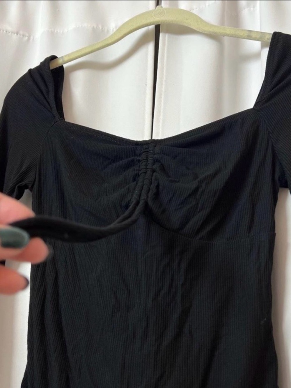 Black Long Sleeve Ruched Sweetheart Neckline Bodysuit - Picture 3 of 4